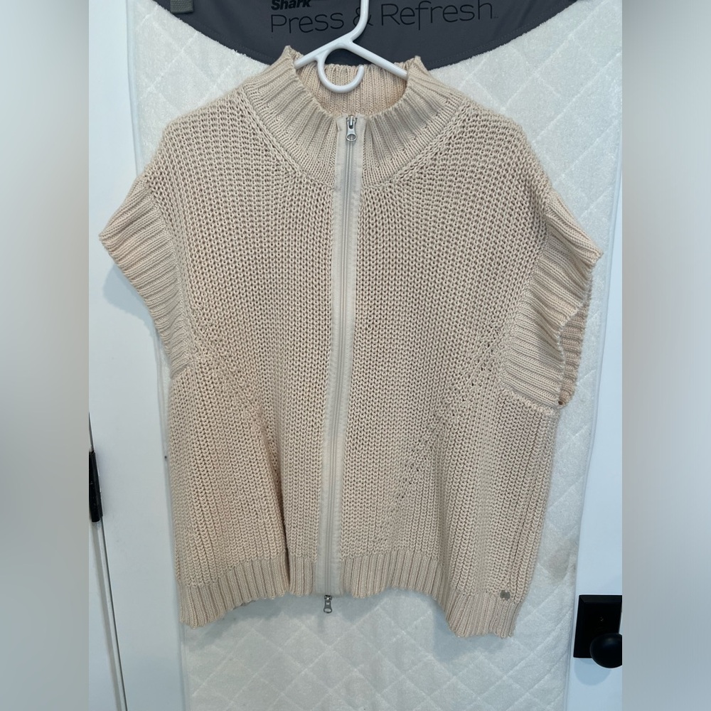 PURE HANDKNIT sleeveless sweater